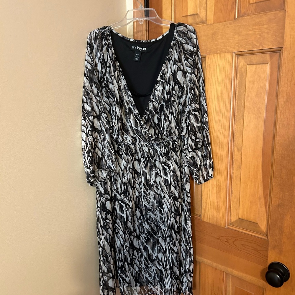 Lane Bryant 18/20 fully lined dress in shades of black and grey.